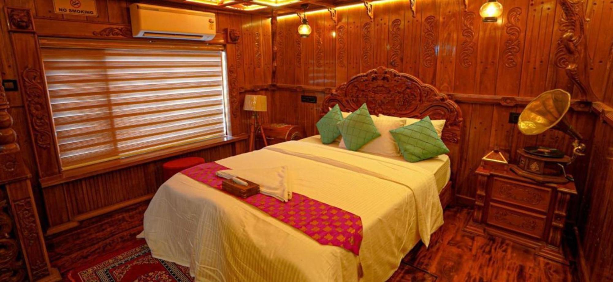 Victoria Houseboats Hotel Alappuzha Exterior photo