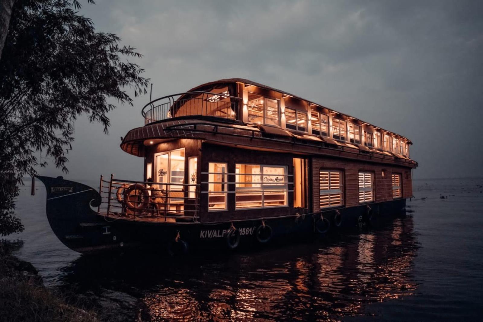 Victoria Houseboats Hotel Alappuzha Exterior photo